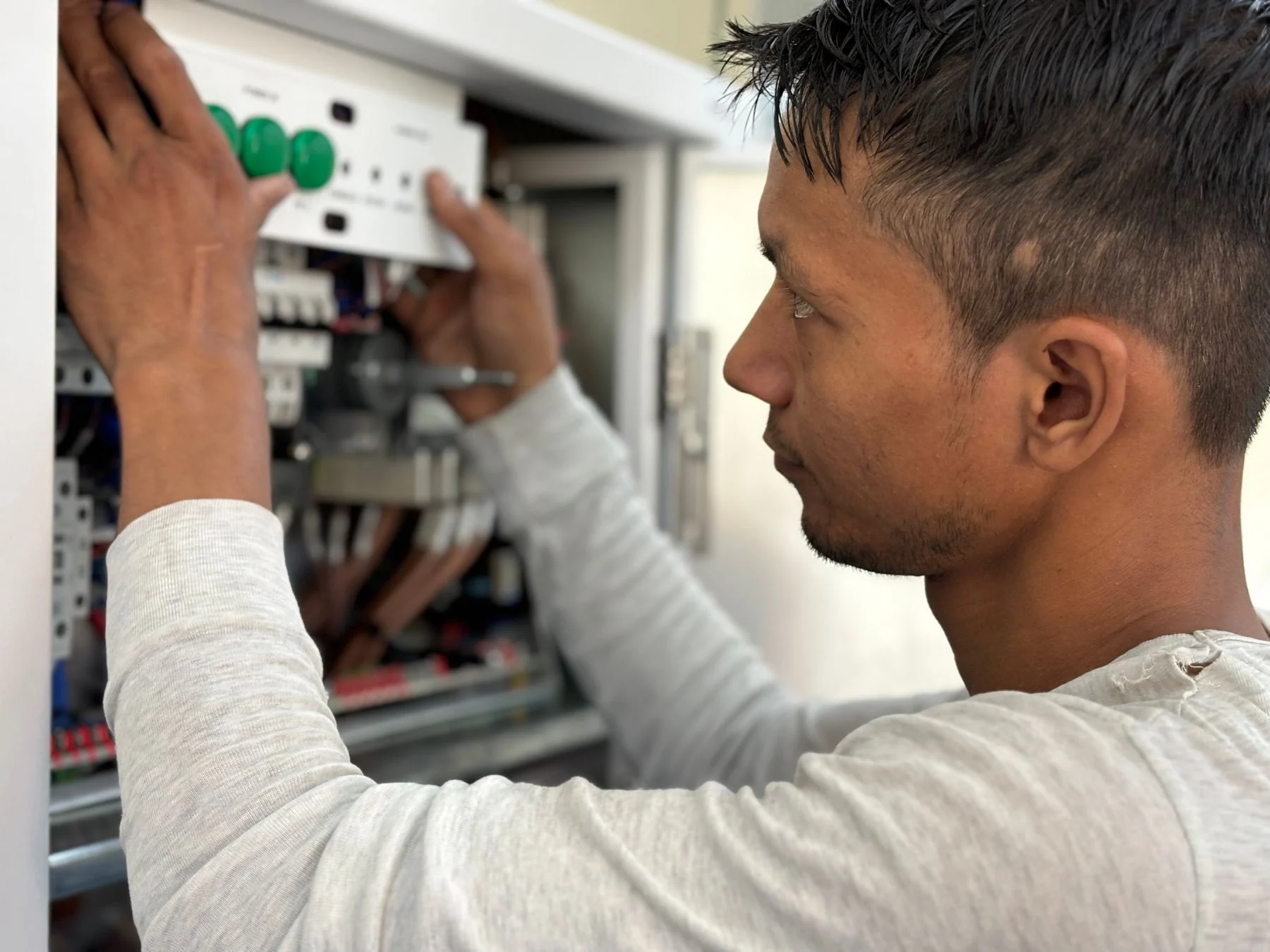 Professional electrical troubleshooting and emergency repair - about 2